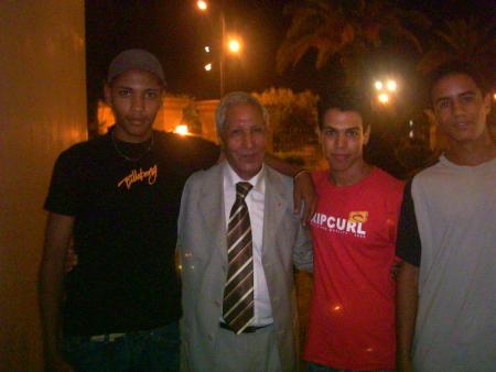 ha hna m3a si mawhoub  ga3 makant9adaw